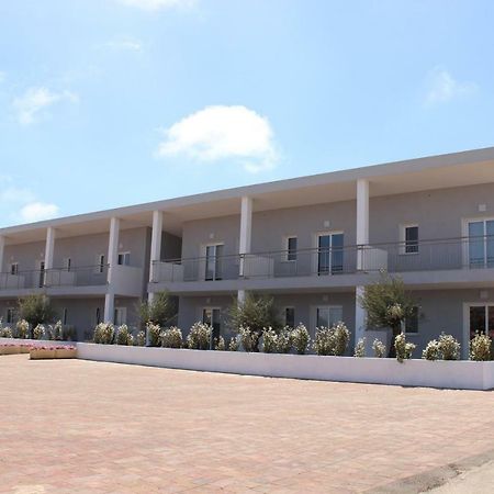 197 Pozzo San Nicola Aparthotel Стинтино Екстериор снимка